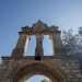 ...sormontato da un campanile a vela a due fornici...